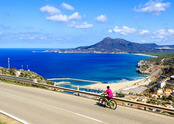 cycling-in-italy-leisure-scenery-sardinian-sea.jpg