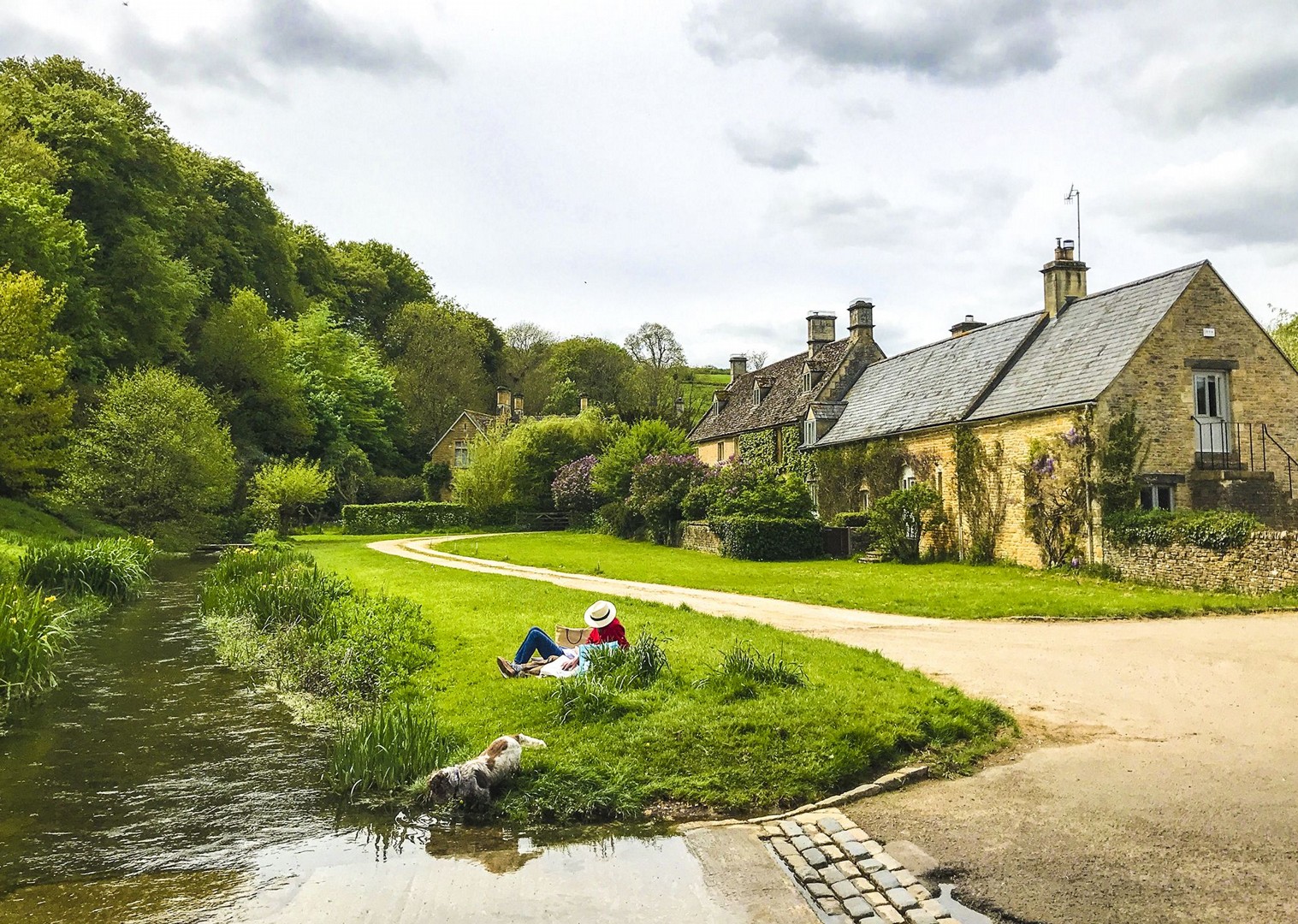 SelfGuided Leisure Cycling Holiday BourtonontheWater Cotswolds