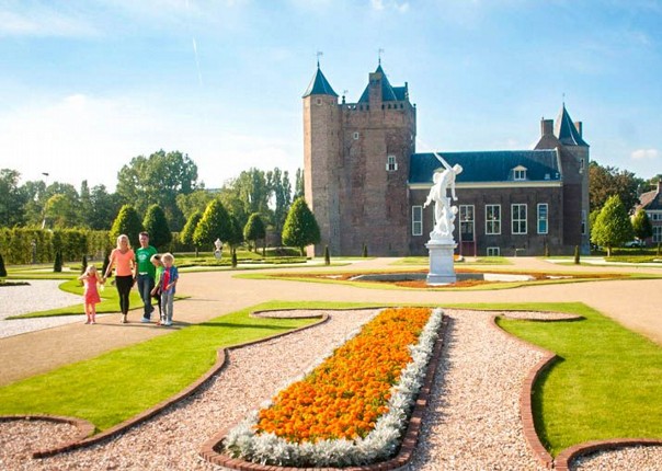 family-cycling-holland-canals-and-castles-self-guided-holiday.jpg