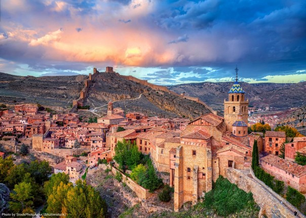 Views of Albarracin at sunset with its walls and its cathedral in the foreground.jpg