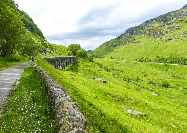 cycle-paths-uk-scotland-lochs-and-glens-countryside-tour-bike.jpg