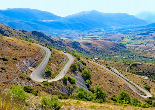 Hairpinned descent in Italy