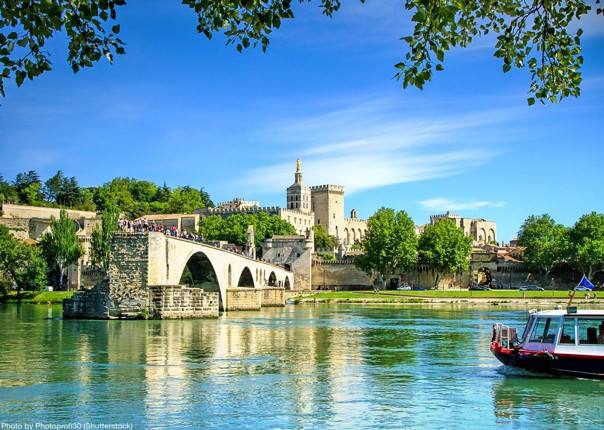 palais-des-papes-avignon-bike-tour-france.jpg