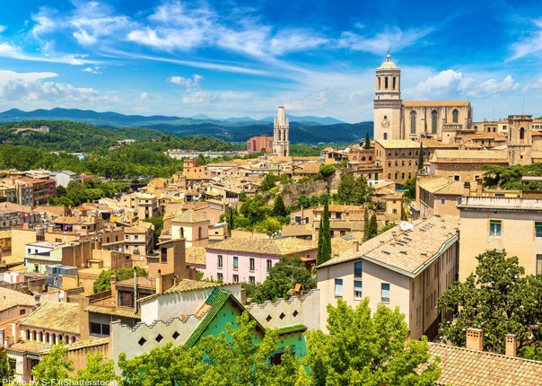 bike-past-historic-landmarks-in-classic-spanish-towns.jpg