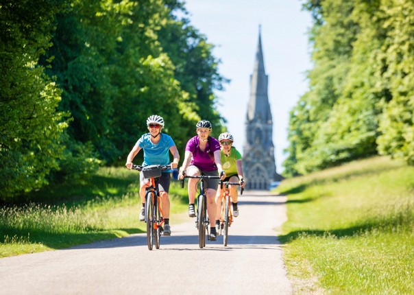 british-landmark-sights-on-a-bike-holiday-5-days.jpg