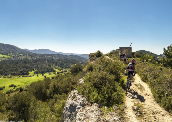 group-singletrack-exploration-cycling-holiday-on-atlantic-coast-portugal.jpg