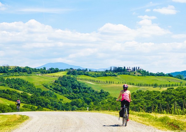 rolling-hills-of-tuscany-countryside-by-bike.jpg