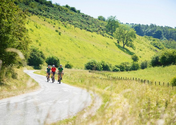 rolling-hills-hidden-valleys-yorkshire-wolds-cycling-holiday.jpg