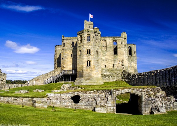 uk-traditional-castles-bamburgh-dunstanburgh-newton-by-the-sea-cycling-holiday.jpg