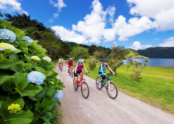 cidades-lake-flat-family-cycling-holiday.jpg