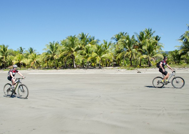 guided-family-cycling-holiday-costa-rica.jpg